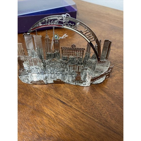 Vintage Two-Hands New York City Skyline Christmas Ornament twin Towers 2001 New - Picture 7 of 10